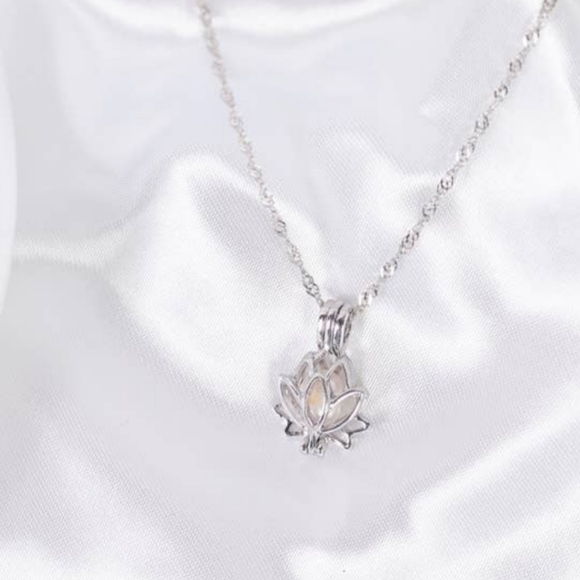 Silver Lotus Pearl Necklace - Picture 2 of 3